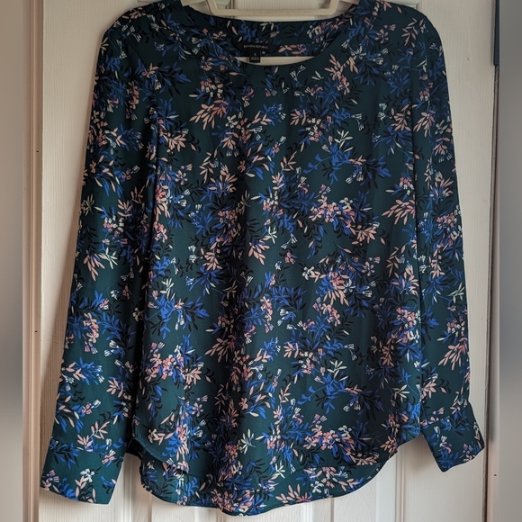 Banana Republic Green Floral Top - Picture 2 of 11